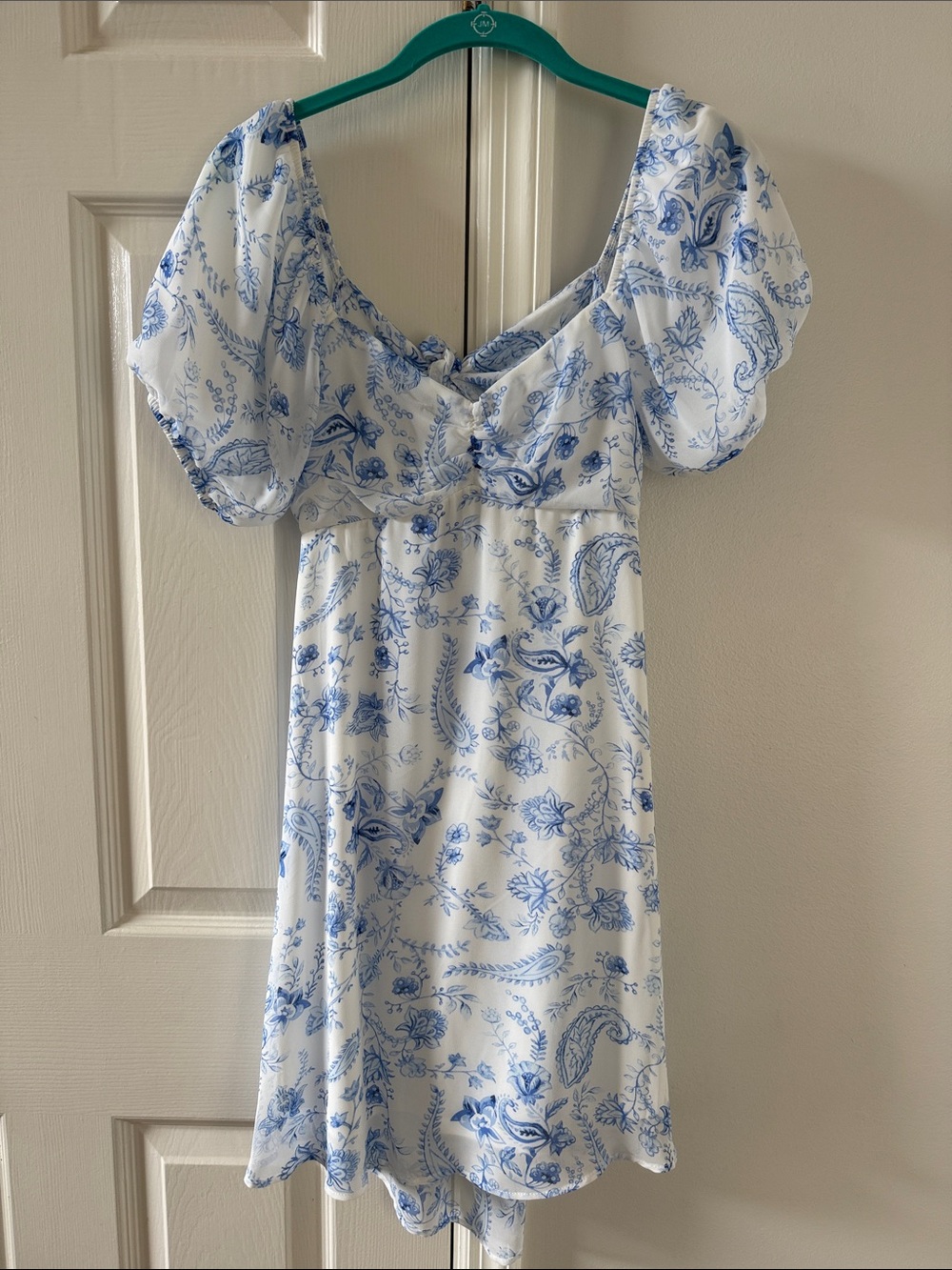 blue and white floral short sleeve dress